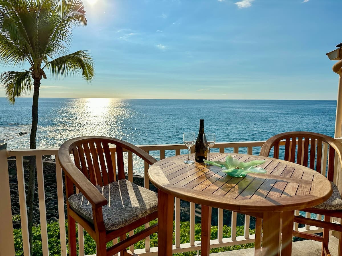 Condo in Kailua-Kona · ★4.95 · 1 bedroom · 1 bed · 1 bath - Photo 1
