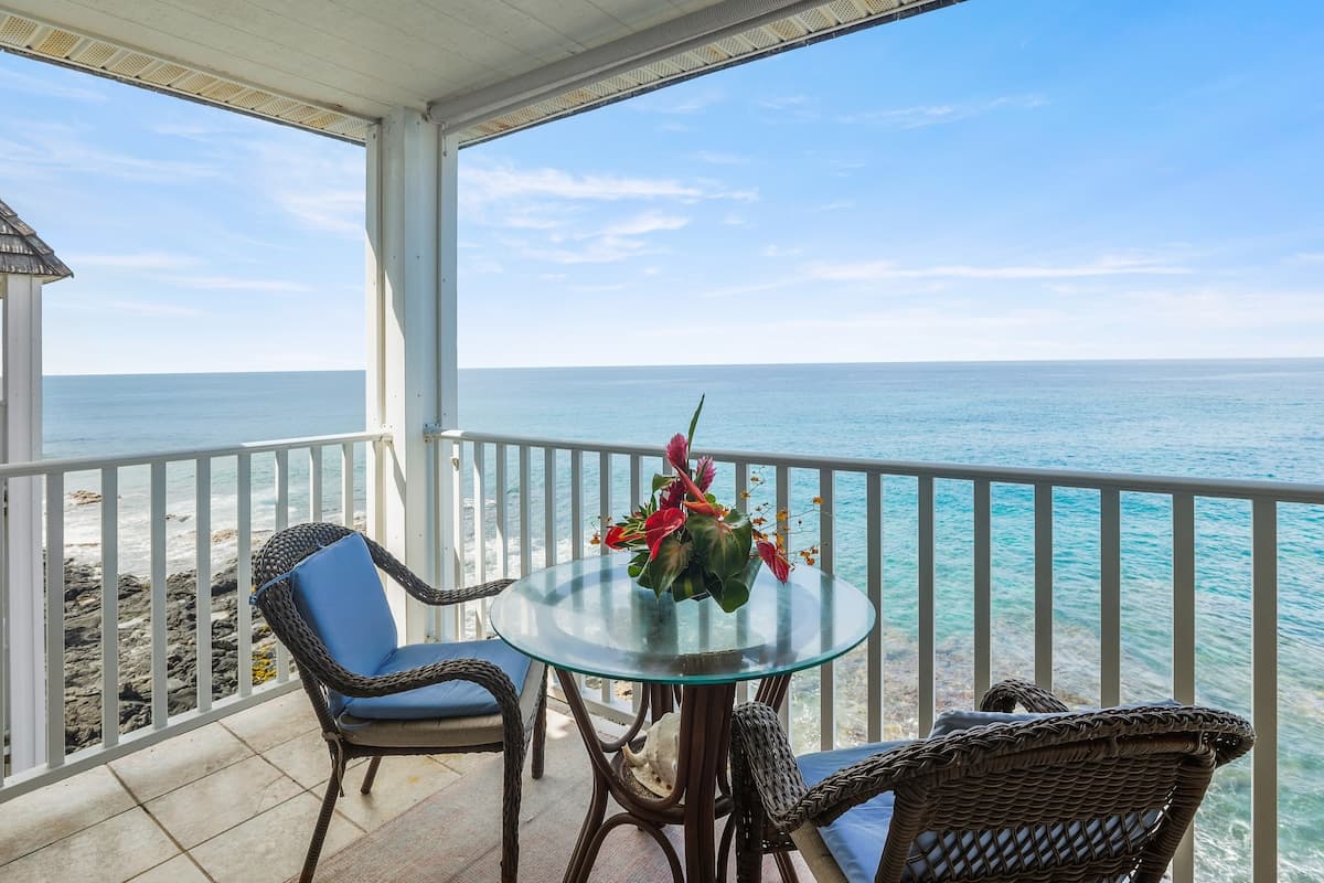 Condo in Kailua-Kona · ★4.47 · 1 bedroom · 2 beds · 1 bath - Photo 1