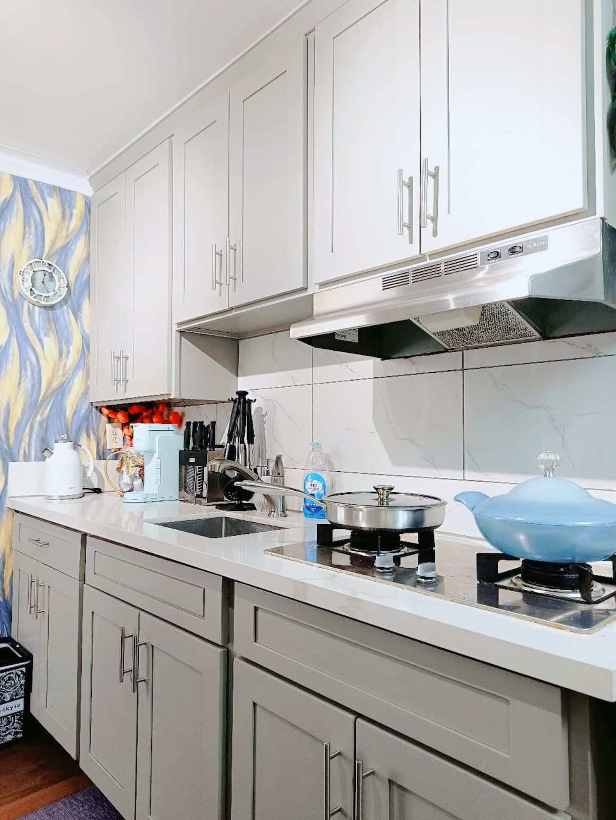 Condo in Honolulu · ★4.58 · 2 bedrooms · 4 beds · 1 private bath - Photo 3