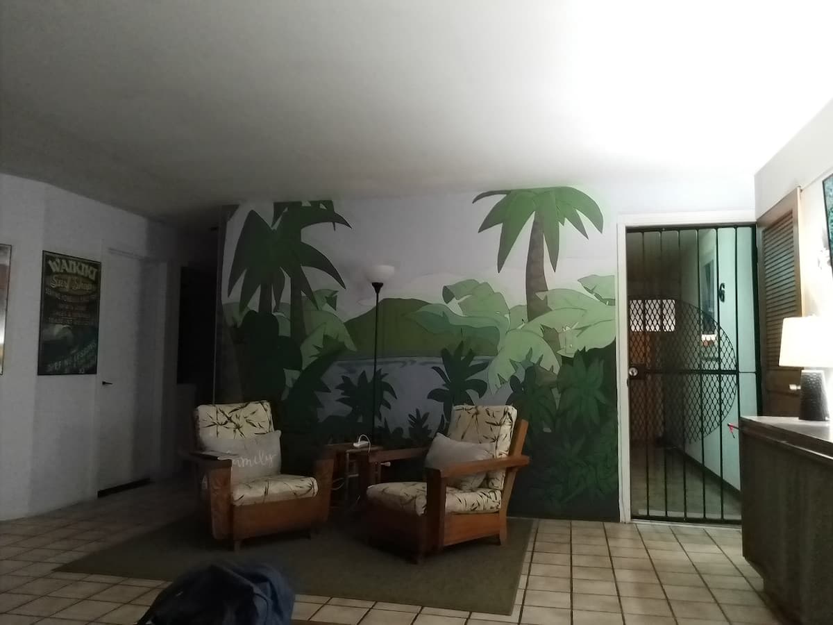 Condo in Honolulu · ★4.85 · 2 bedrooms · 3 beds · 1 private bath - Photo 3