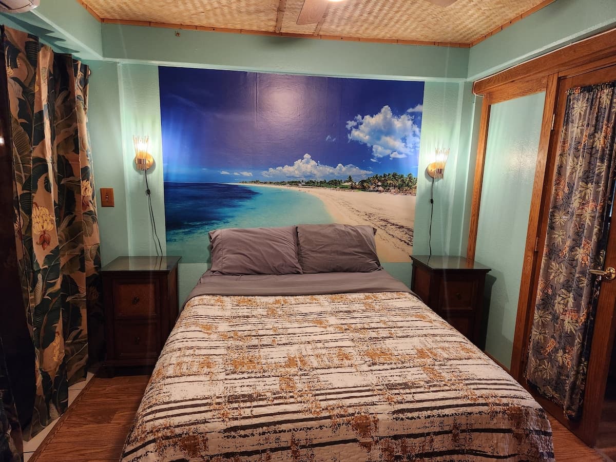Condo in Honolulu · ★4.43 · 1 bedroom · 3 beds · 1 shared bath - Photo 3