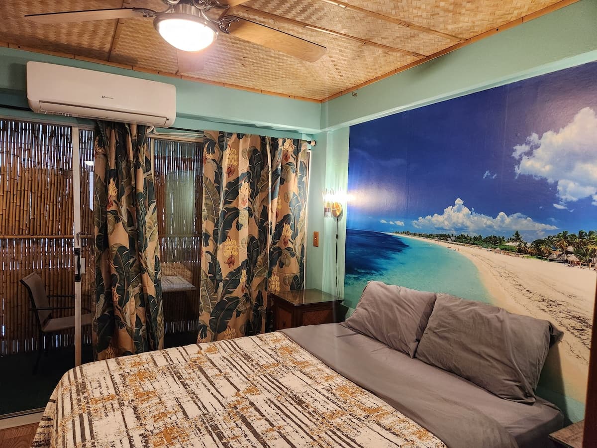 Condo in Honolulu · ★4.43 · 1 bedroom · 3 beds · 1 shared bath - Photo 2