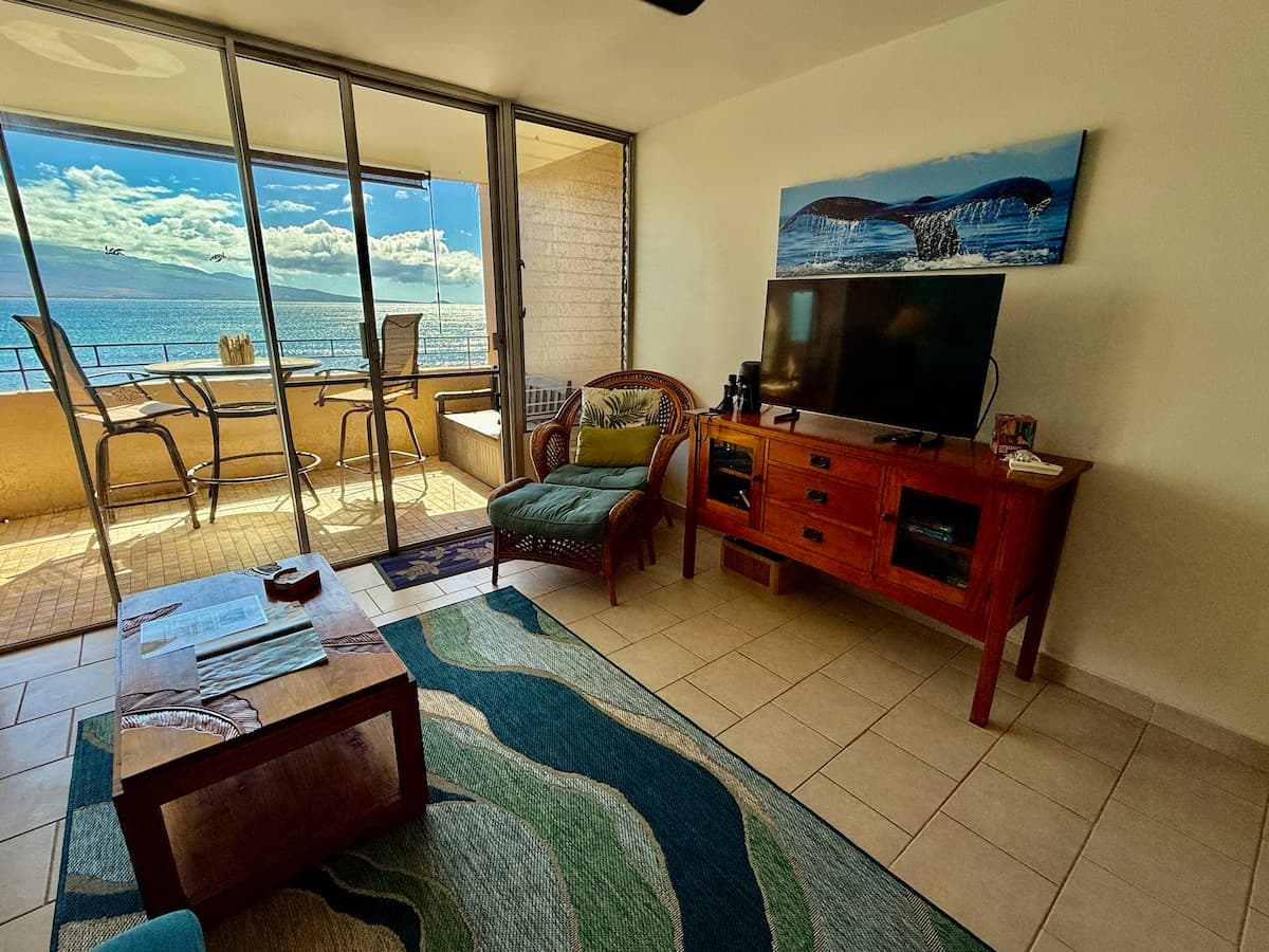 Condo in Maalaea · ★4.97 · 1 bedroom · 2 beds · 1 bath - Photo 3