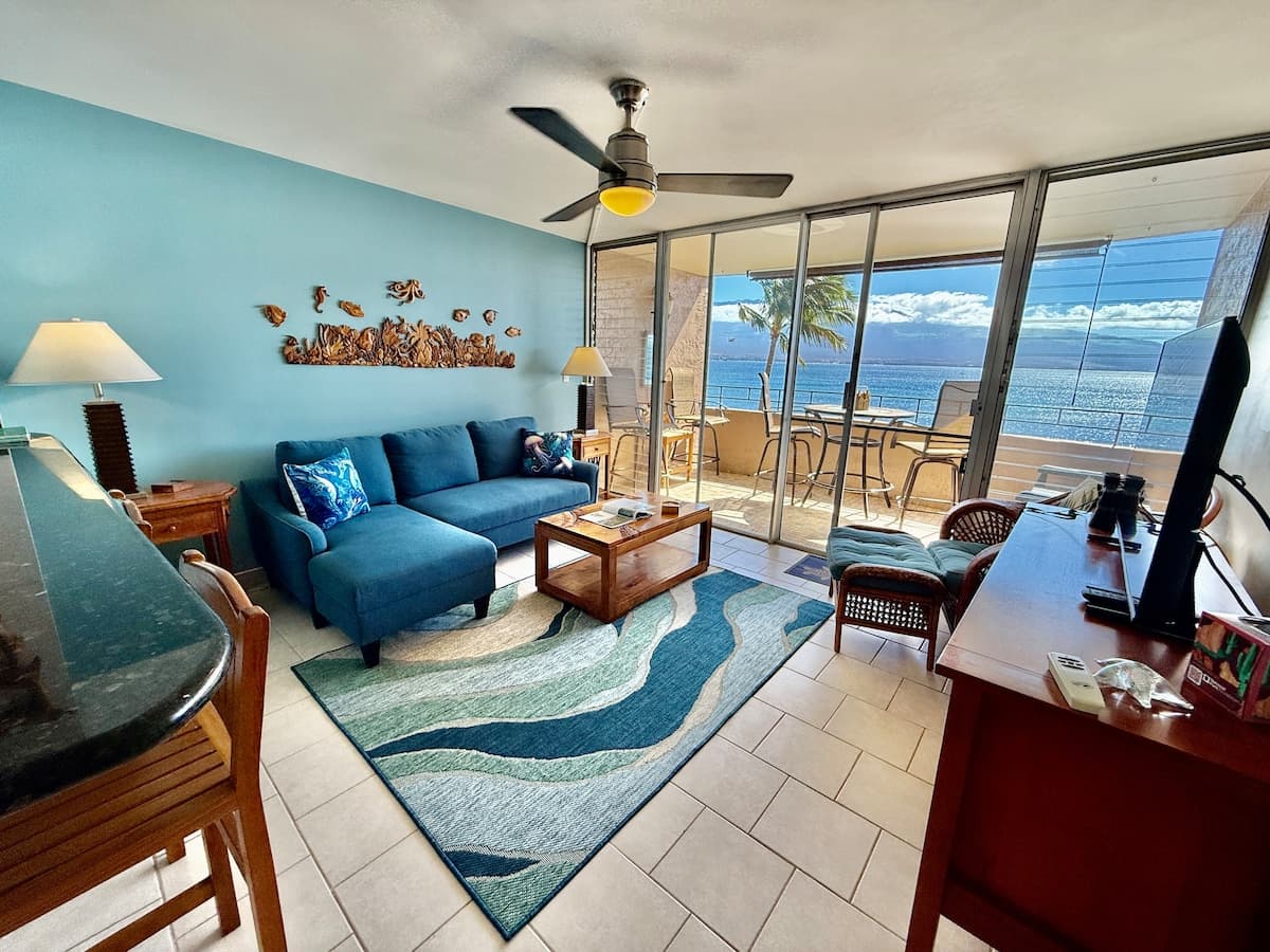 Condo in Maalaea · ★4.97 · 1 bedroom · 2 beds · 1 bath - Photo 2