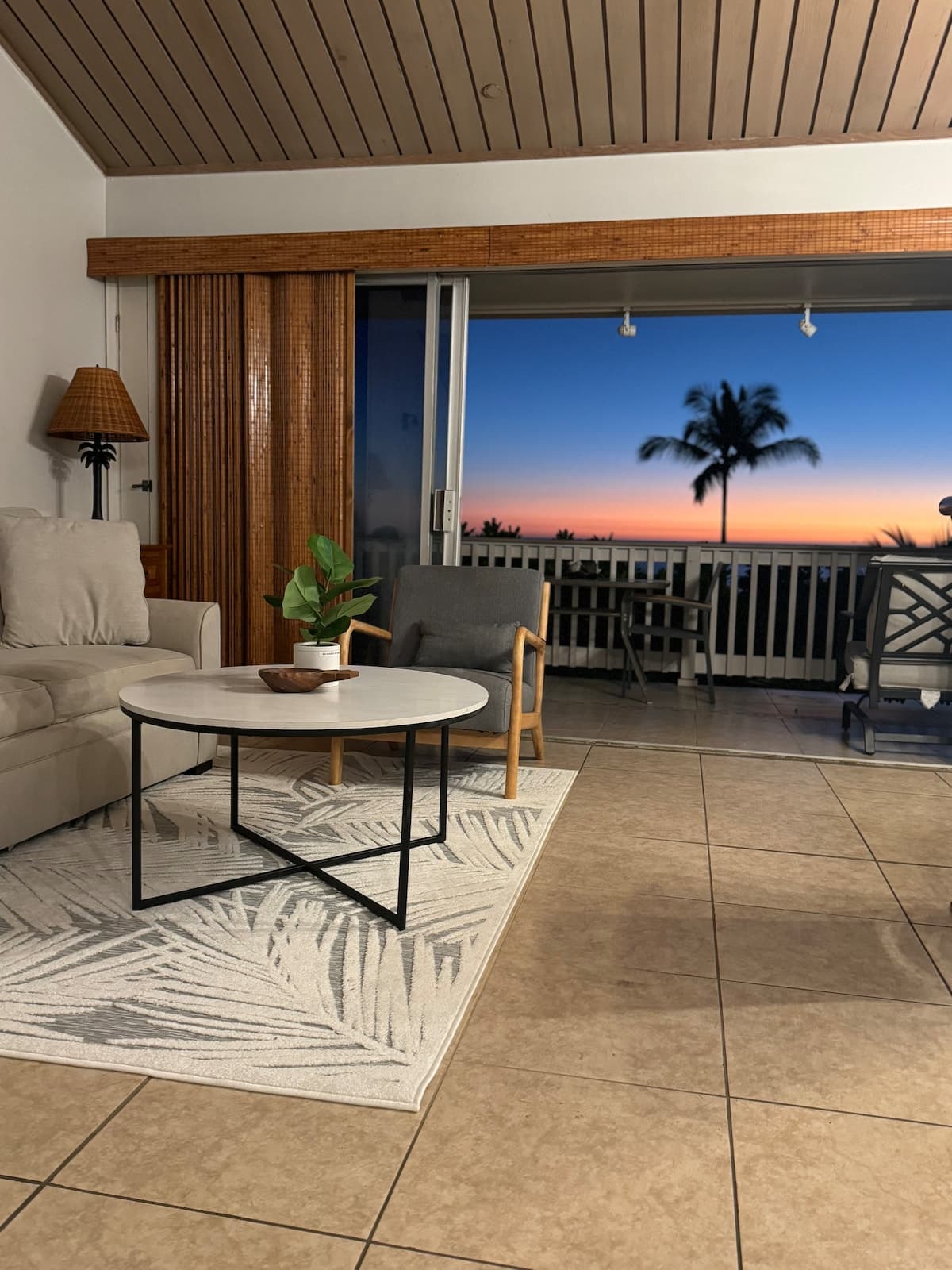 Townhouse in Kailua-Kona · ★4.75 · 1 bedroom · 2 beds · 1 private bath - Photo 1