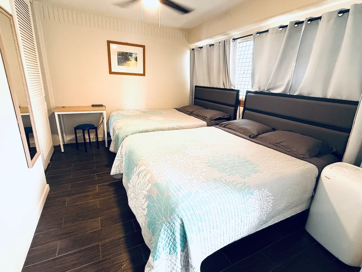 Condo in Honolulu · ★4.82 · 2 bedrooms · 4 beds · 1 private bath - Photo 1