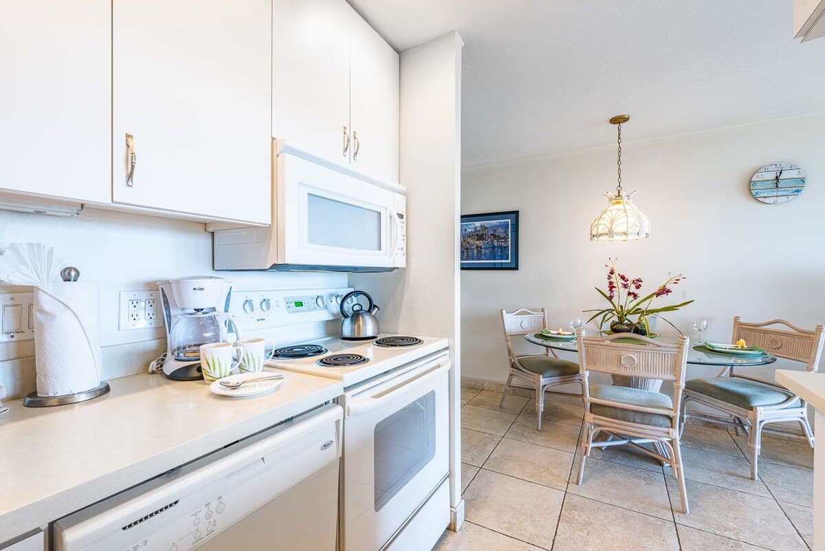 Condo in Lahaina · ★4.81 · 1 bedroom · 1 bed · 1 private bath - Photo 5