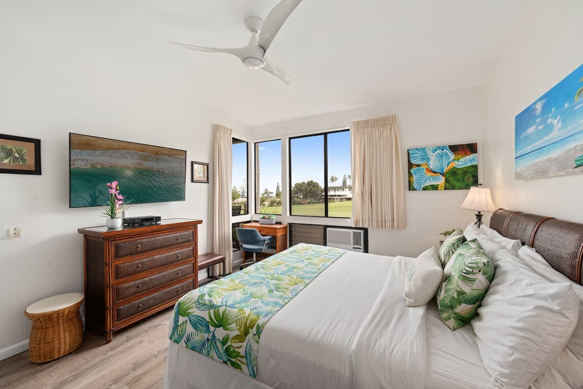 Condo in Kihei · ★4.74 · 2 bedrooms · 4 beds · 2 baths - Photo 4