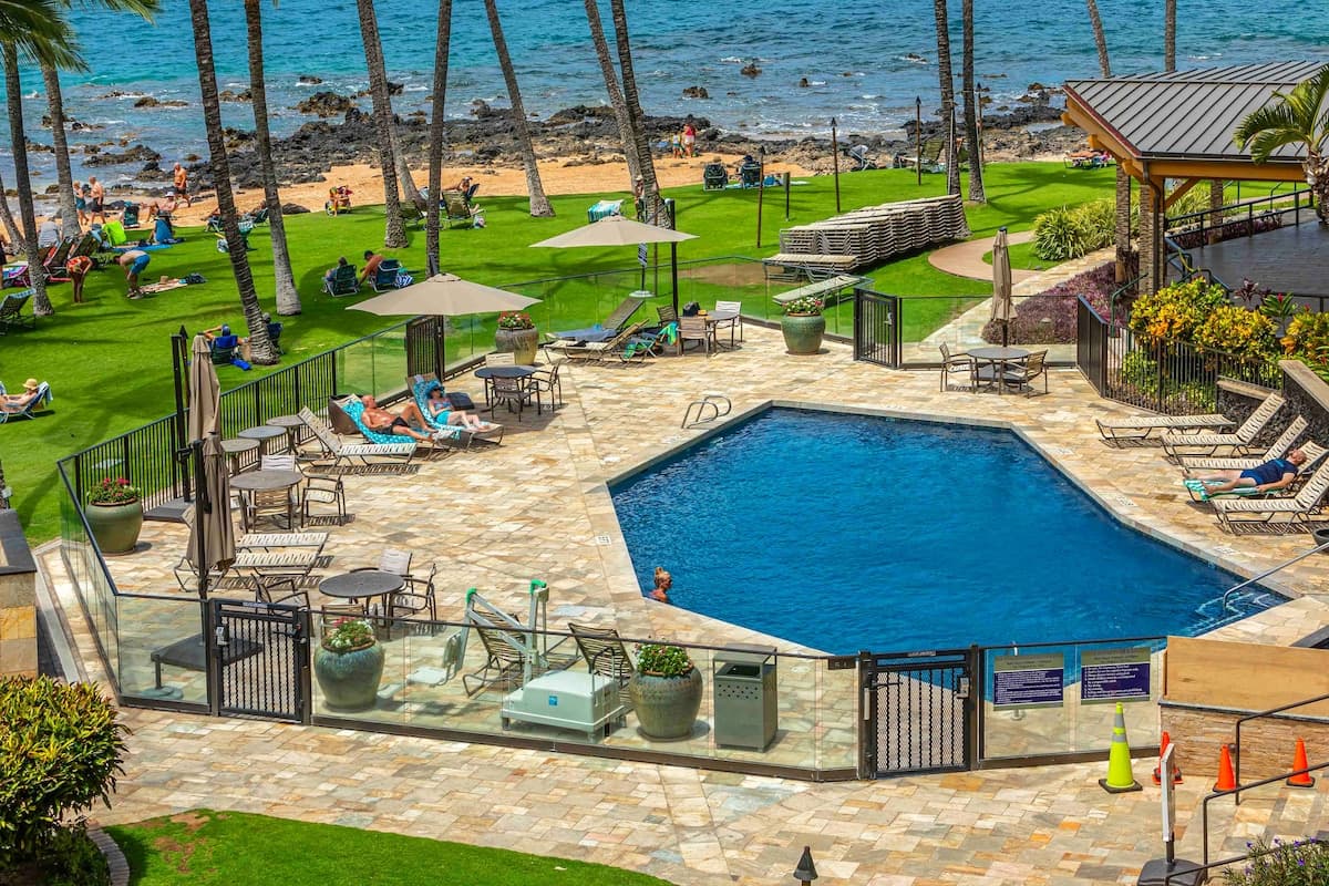 Condo in Kihei · ★4.93 · 1 bedroom · 2 beds · 1 bath - Photo 5