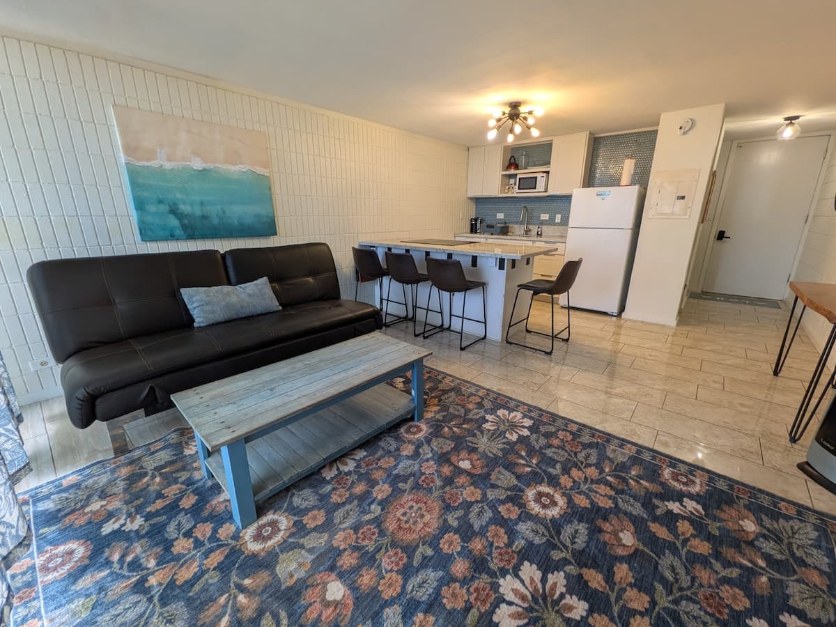 Condo in Hauula · ★4.75 · 1 bedroom · 2 beds · 1 bath - Photo 1