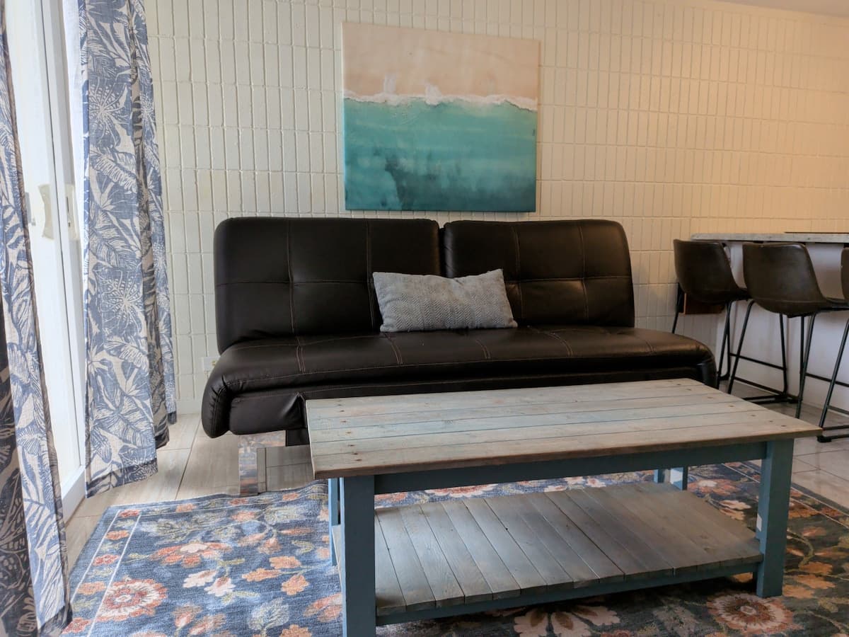 Condo in Hauula · ★4.75 · 1 bedroom · 2 beds · 1 bath - Photo 4