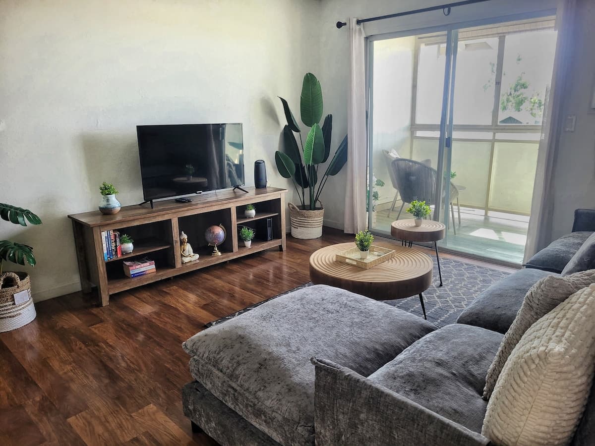 Condo in Kailua-Kona · ★4.77 · 1 bedroom · 1 bed · 1 shared bath - Photo 1