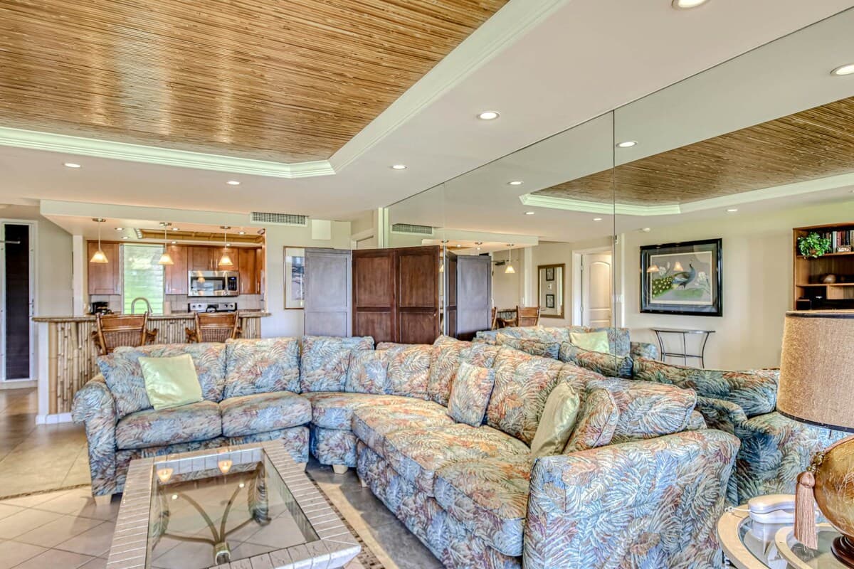 Condo in Lahaina · ★4.49 · 2 bedrooms · 3 beds · 2 shared baths - Photo 5