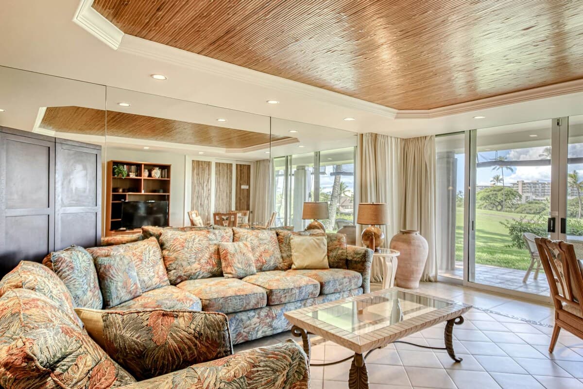 Condo in Lahaina · ★4.49 · 2 bedrooms · 3 beds · 2 shared baths - Photo 2