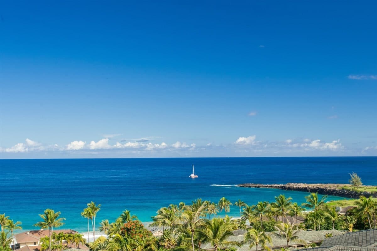 Villa in Lahaina · ★4.97 · 3 bedrooms · 7 beds · 3 baths - Photo 5