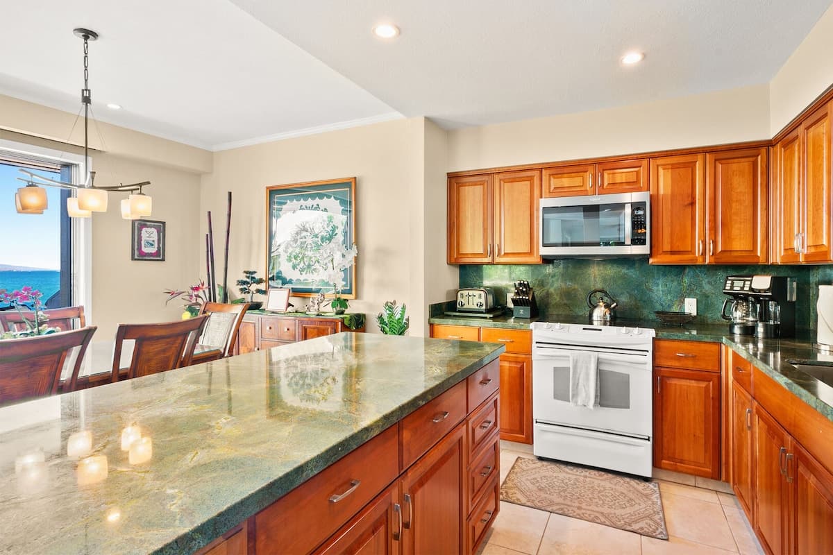 Condo in Kihei · ★4.9 · 2 bedrooms · 4 beds · 2 baths - Photo 3