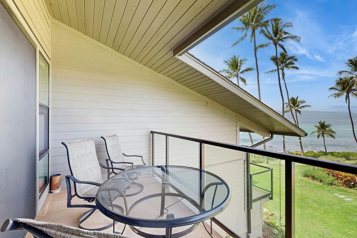 Condo in Lahaina · ★4.08 · 2 bedrooms · 4 beds · 2 private baths - Photo 3