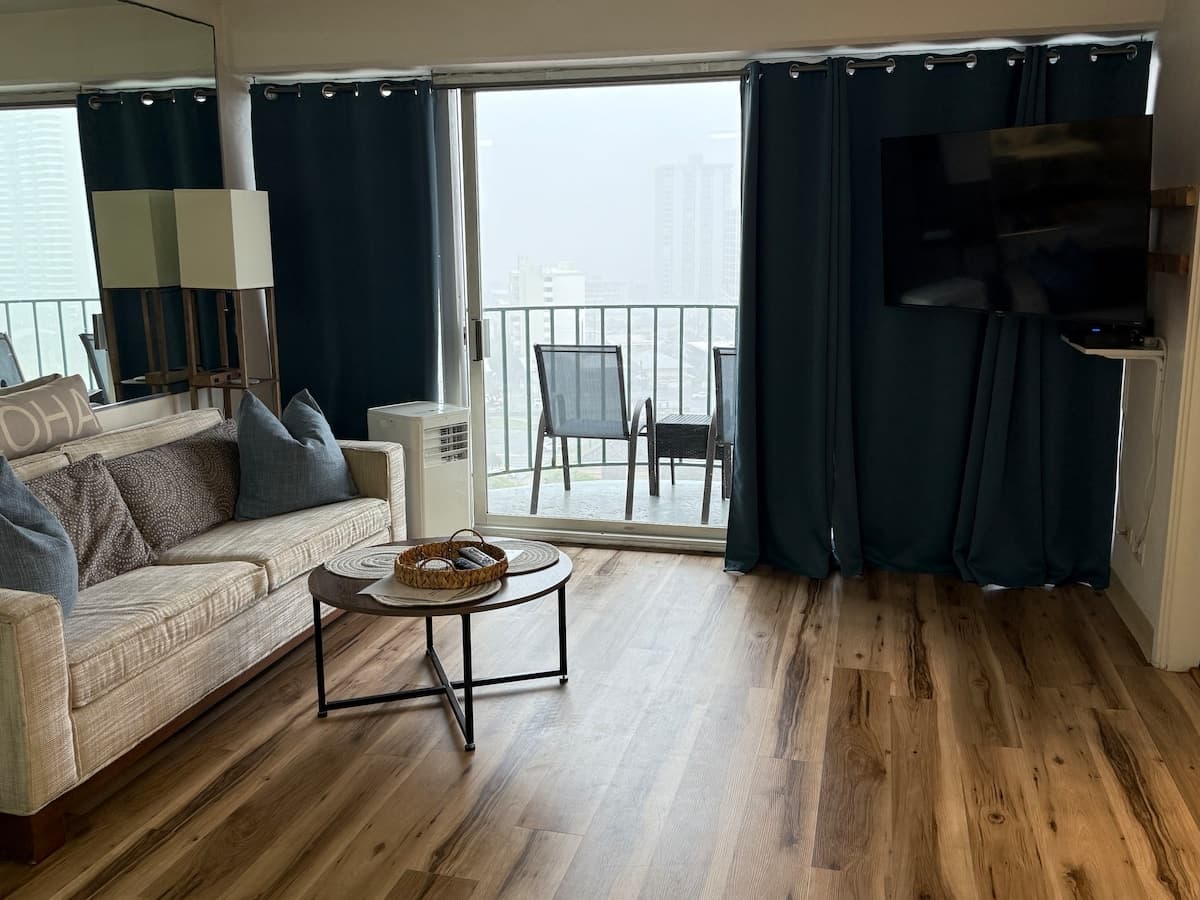 Breezy Waikiki Apt 🌈sleeps 6 & PARKING included - Photo 3