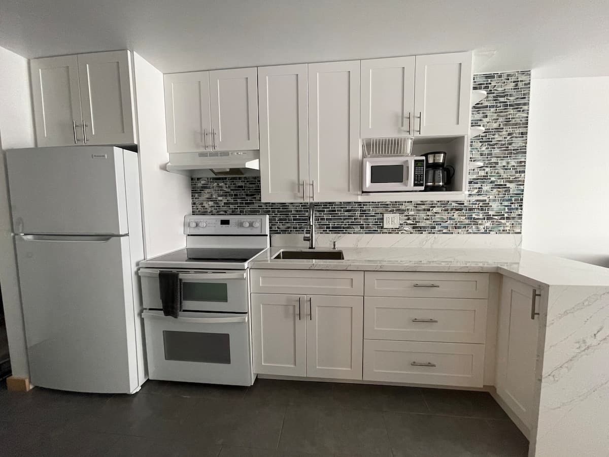 Condo in Honolulu · ★4.96 · Studio · 2 beds · 1 private bath - Photo 4