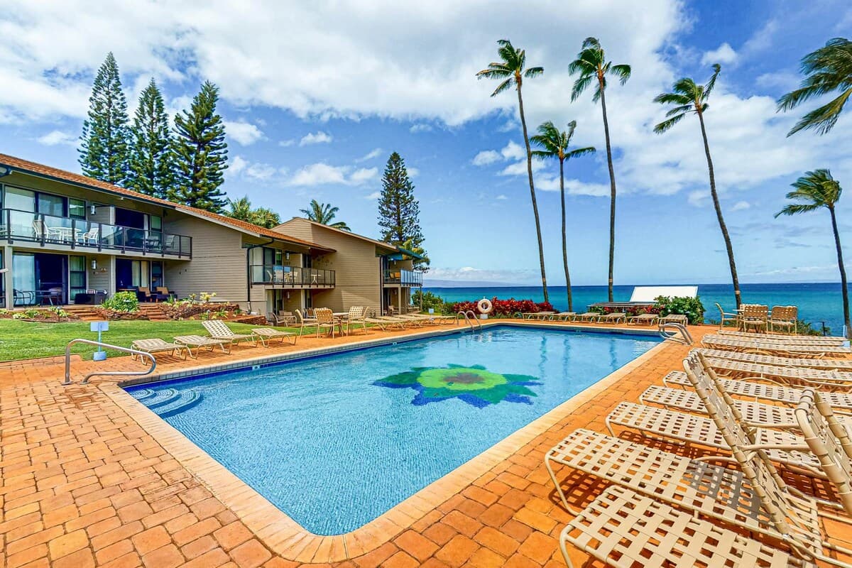 1BR Oceanfront | 1st-Floor | Pool | Fast WiFi - Photo 3