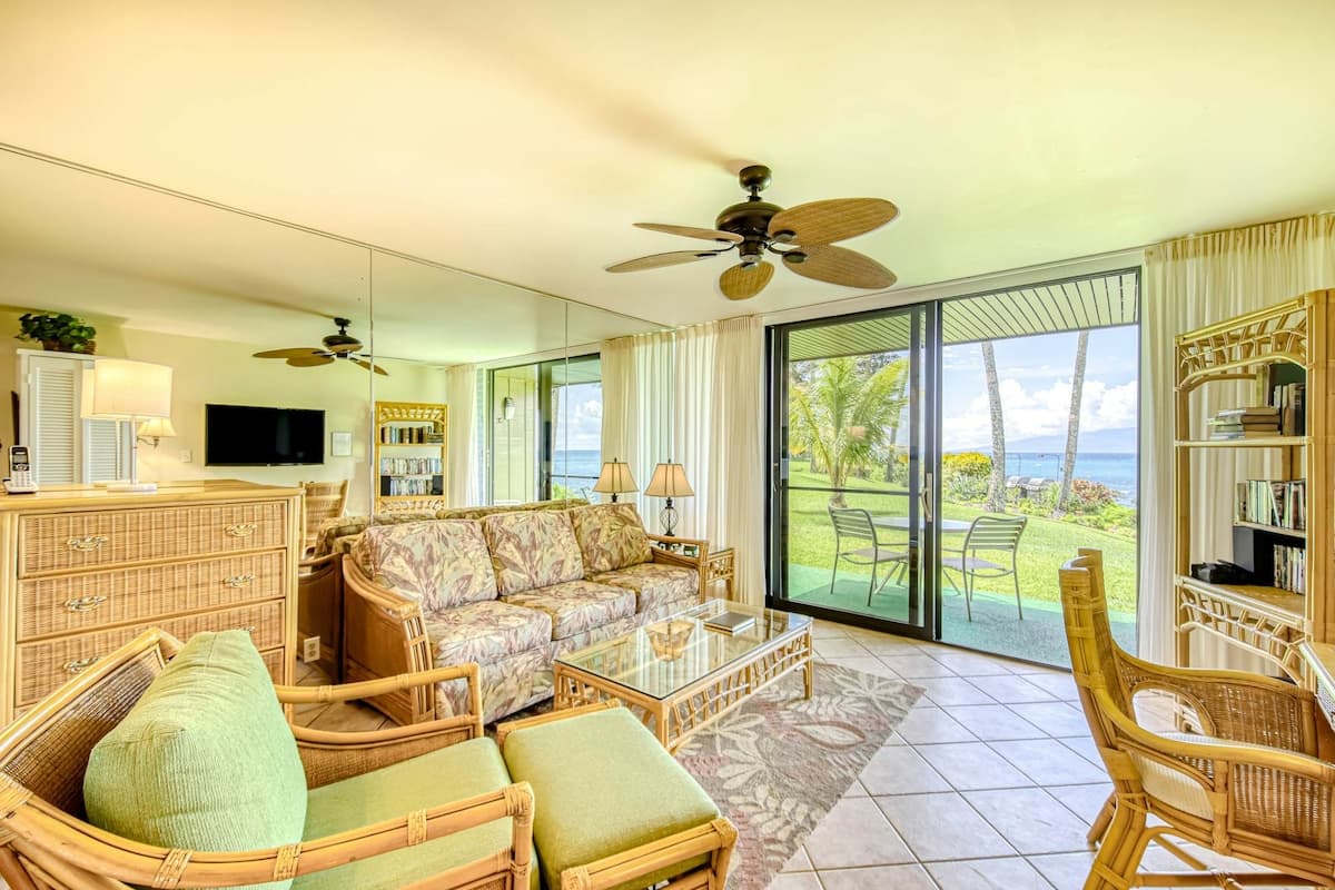 1BR Oceanfront | 1st-Floor | Pool | Fast WiFi - Photo 5
