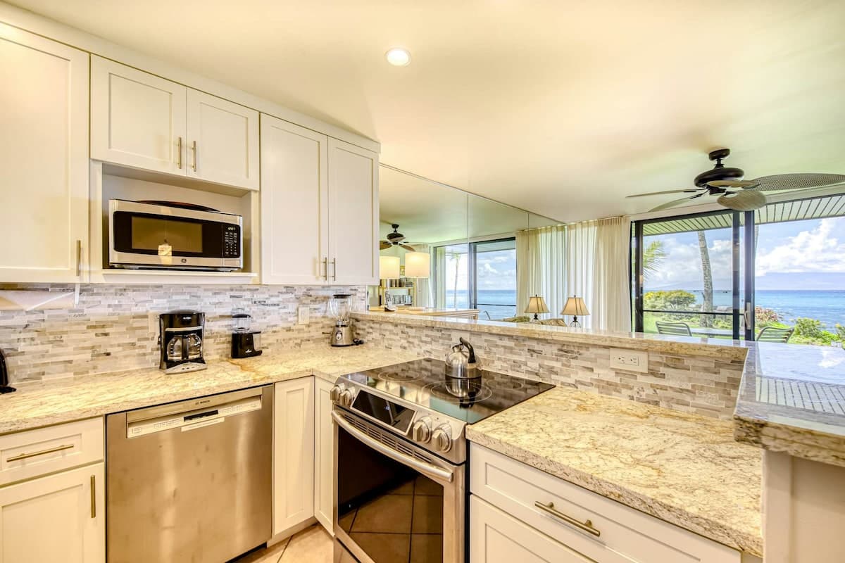 1BR Oceanfront | 1st-Floor | Pool | Fast WiFi - Photo 4