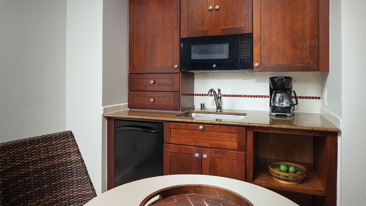 Resort in Lihue · ★4.9 · Studio · 1 bed · 1 private bath - Photo 4