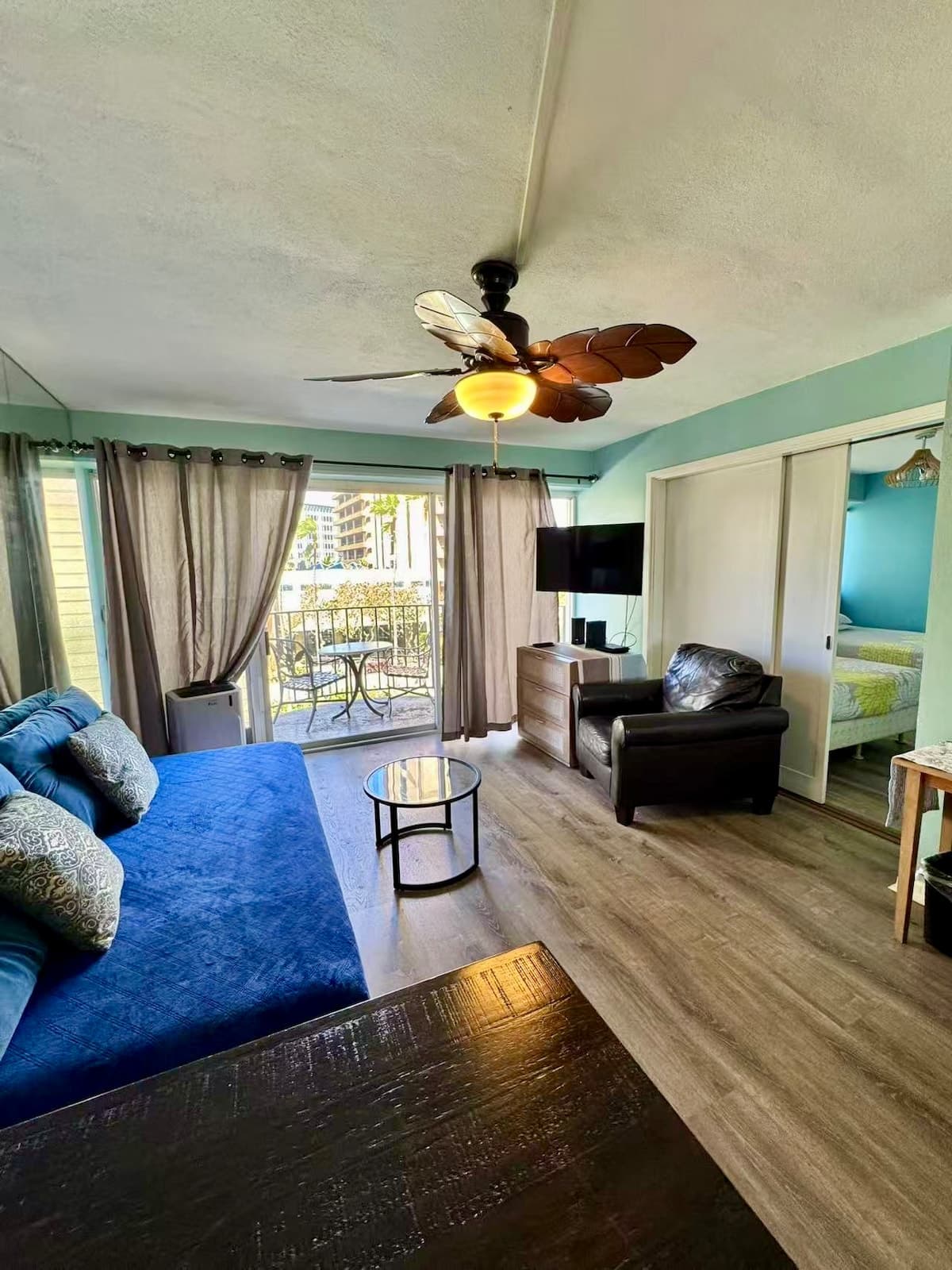 Condo in Honolulu · ★4.53 · 2 bedrooms · 3 beds · 1 private bath - Photo 1