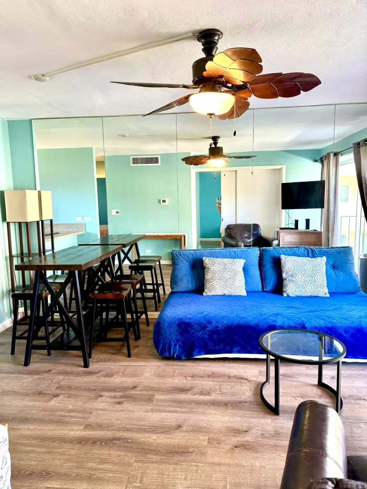 Condo in Honolulu · ★4.53 · 2 bedrooms · 3 beds · 1 private bath - Photo 3
