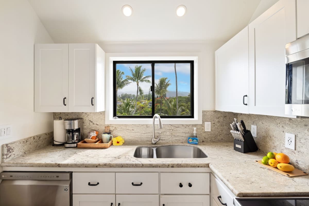 Ocean and Mtn View Paradise+ Steps to Beach Trail - Photo 4