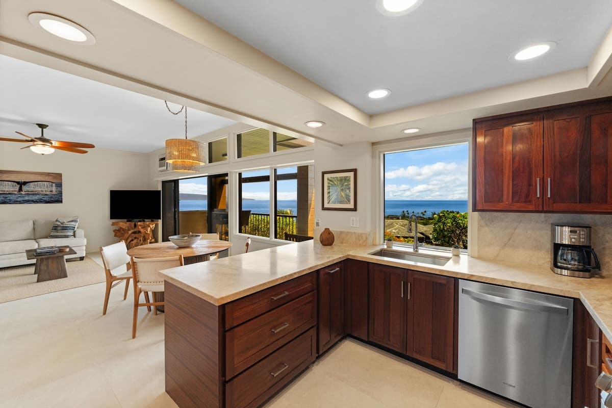Villa in Lahaina · ★4.92 · 1 bedroom · 2 beds · 1.5 baths - Photo 5
