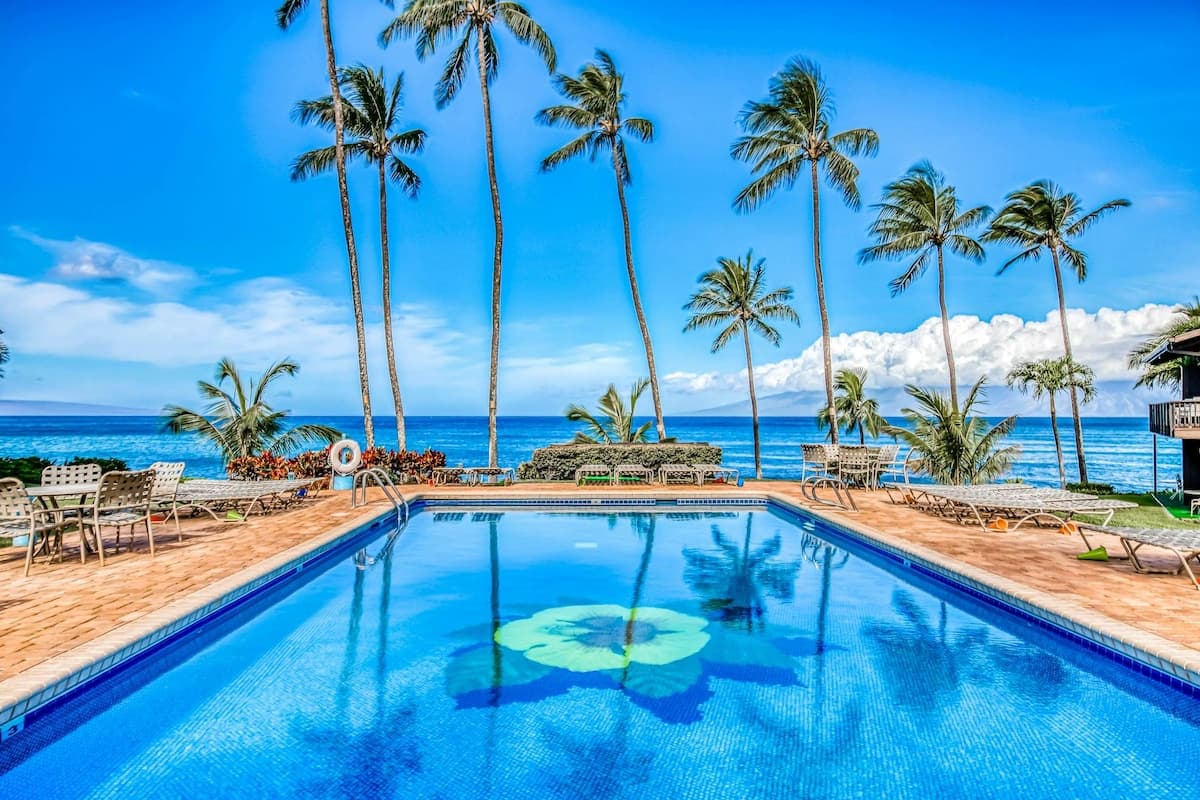 Condo in Lahaina · ★4.69 · 1 bedroom · 1 bed · 1 shared bath - Photo 2