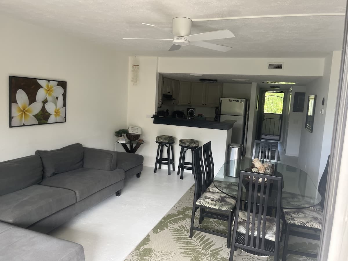 Condo in Kailua-Kona · ★4.79 · 2 bedrooms · 4 beds · 2 private baths - Photo 4
