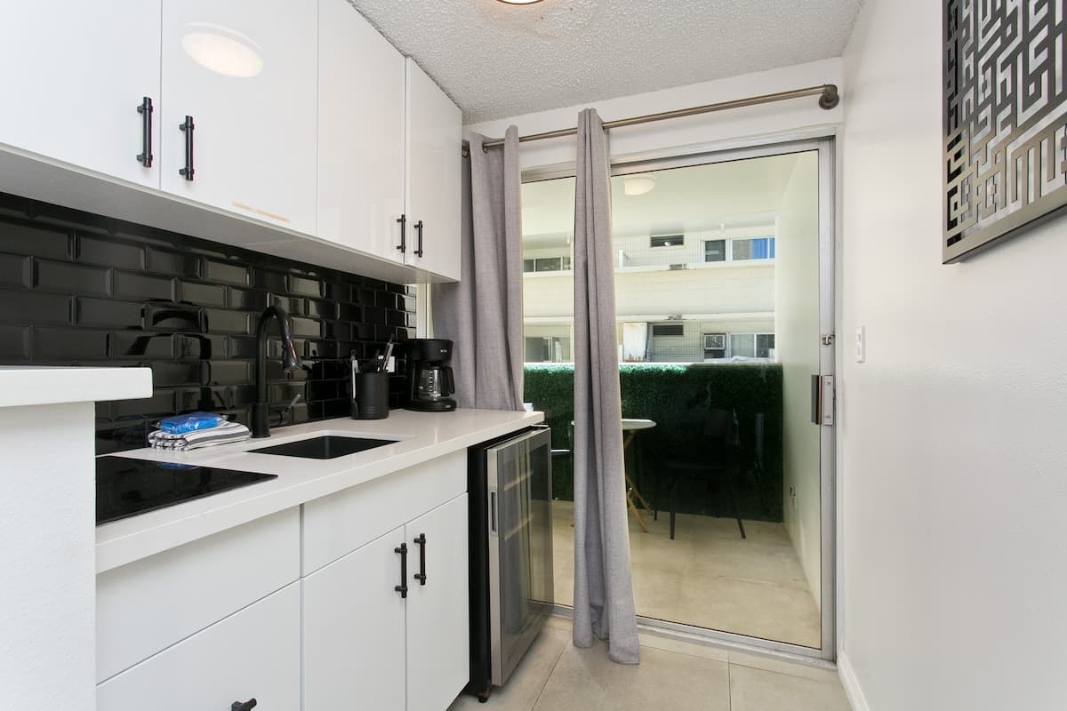 Condo in Honolulu · ★4.66 · 1 bedroom · 1 bed · 1 bath - Photo 2