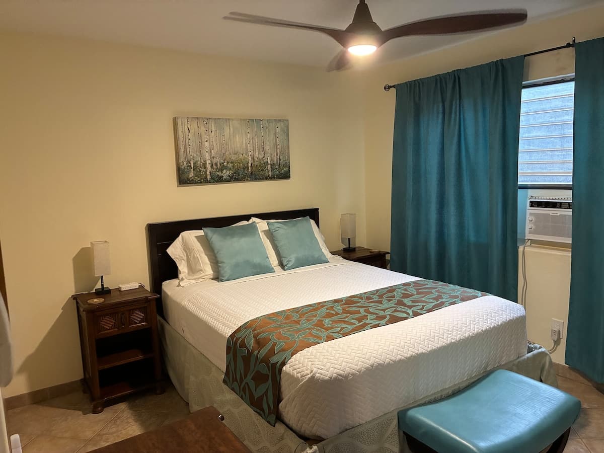 Condo in Kihei · ★4.97 · 1 bedroom · 2 beds · 1 shared bath - Photo 2