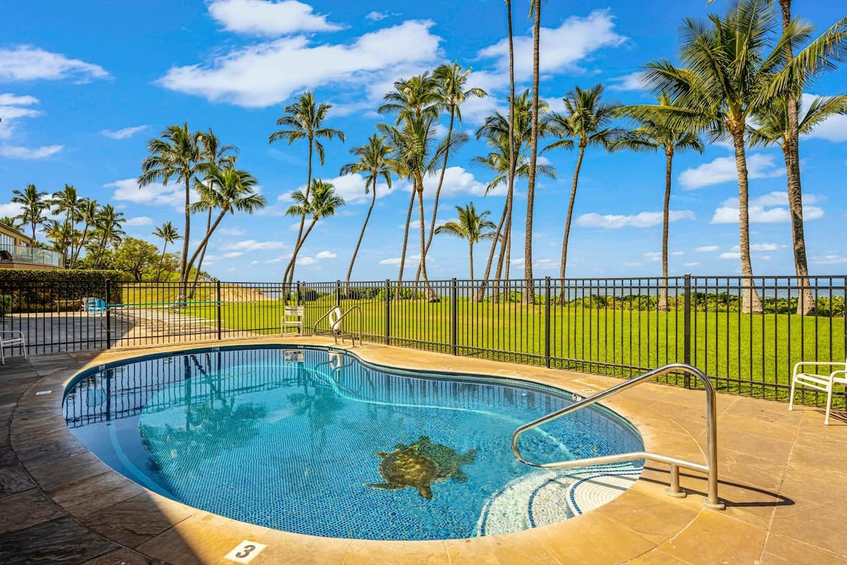 Condo in Kihei · ★4.25 · 2 bedrooms · 3 beds · 2 shared baths - Photo 2