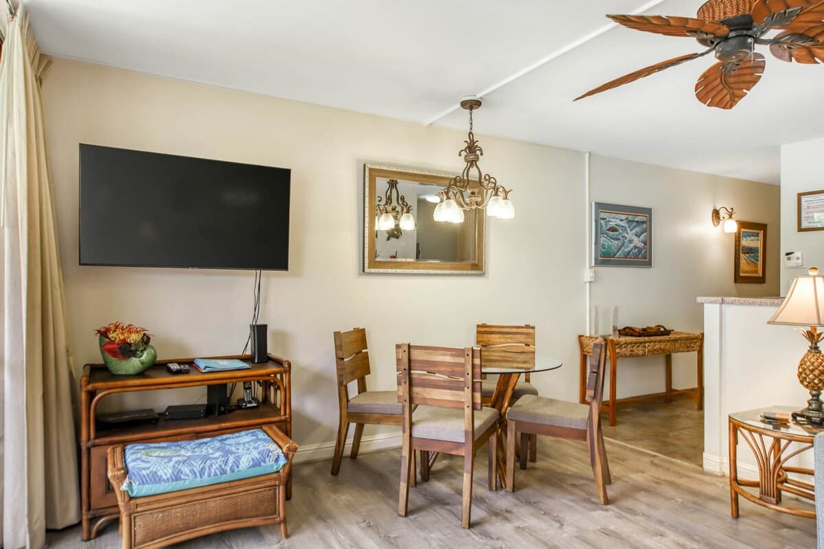 Condo in Kihei · ★4.64 · 1 bedroom · 2 beds · 1 shared bath - Photo 5