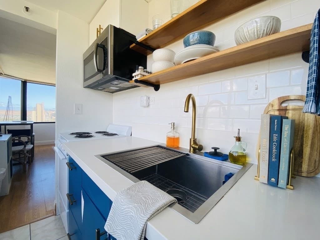 Condo in Honolulu · ★4.78 · 1 bedroom · 1 bed · 1 private bath - Photo 3