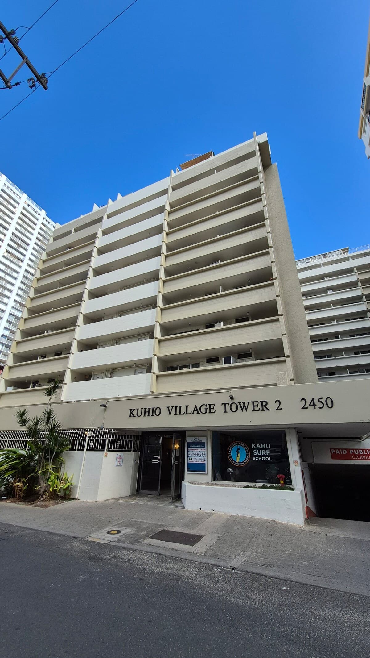 Condo in Honolulu · ★4.76 · Studio · 1 bed · 1 private bath - Photo 4
