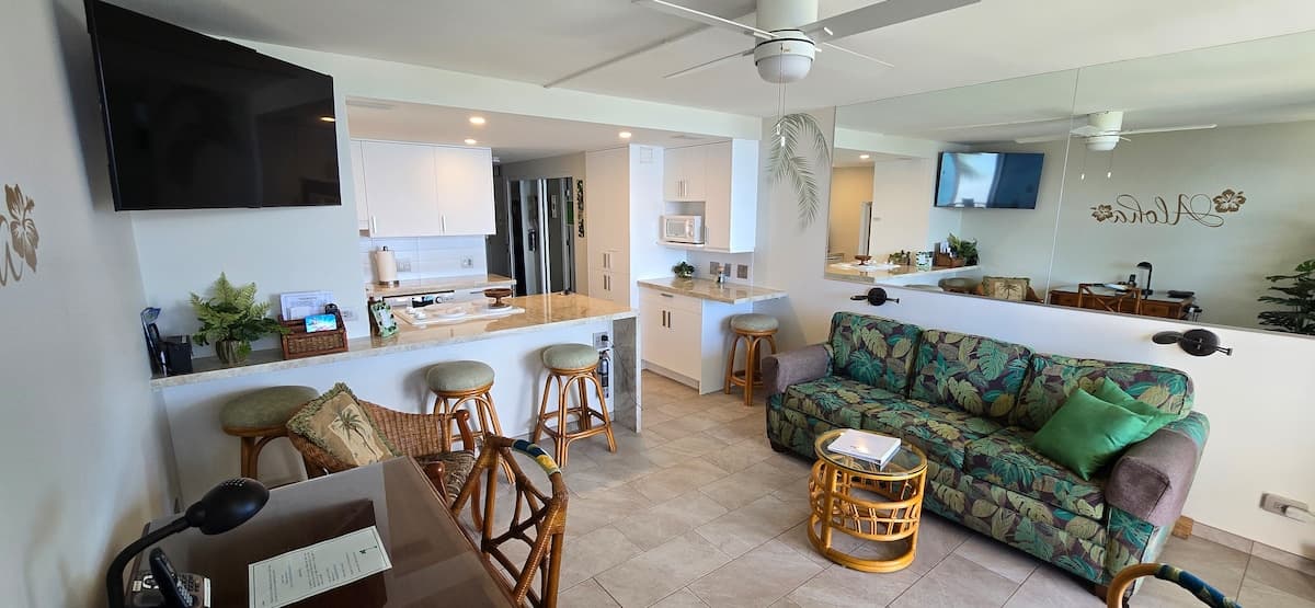 Condo in Wailuku · ★4.96 · 1 bedroom · 1 bed · 1 bath - Photo 5