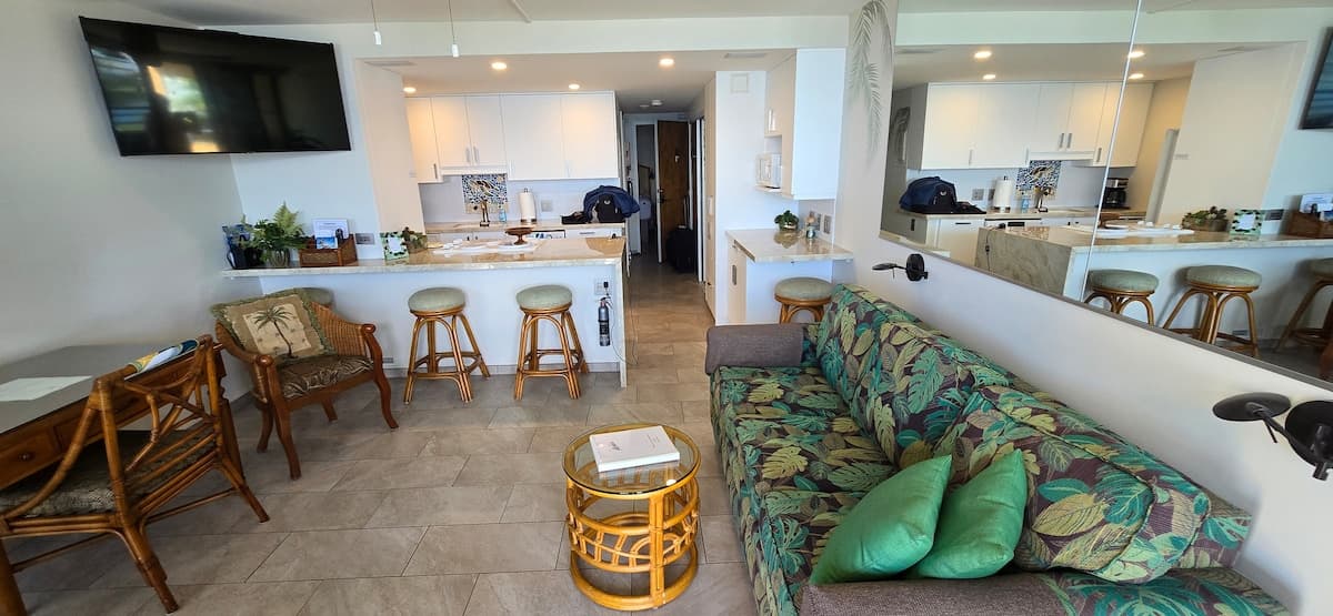 Condo in Wailuku · ★4.96 · 1 bedroom · 1 bed · 1 bath - Photo 1