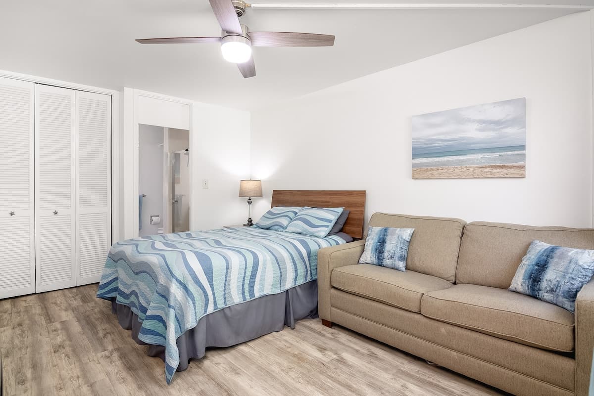 Condo in Kahuku · ★4.91 · 1 bedroom · 3 beds · 2 private baths - Photo 2