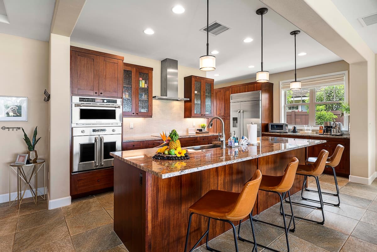 Home in Kailua-Kona · ★4.98 · 3 bedrooms · 4 beds · 3.5 baths - Photo 4