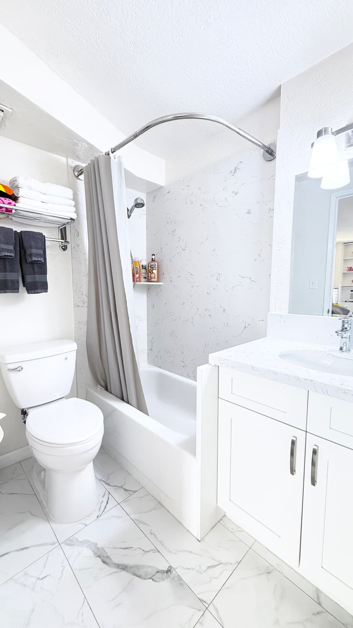 Condo in Honolulu · ★4.69 · Studio · 1 bed · 1 private bath - Photo 4