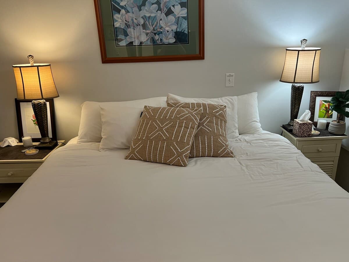 Condo in Honolulu · ★4.89 · 1 bedroom · 2 beds · 1 private bath - Photo 1
