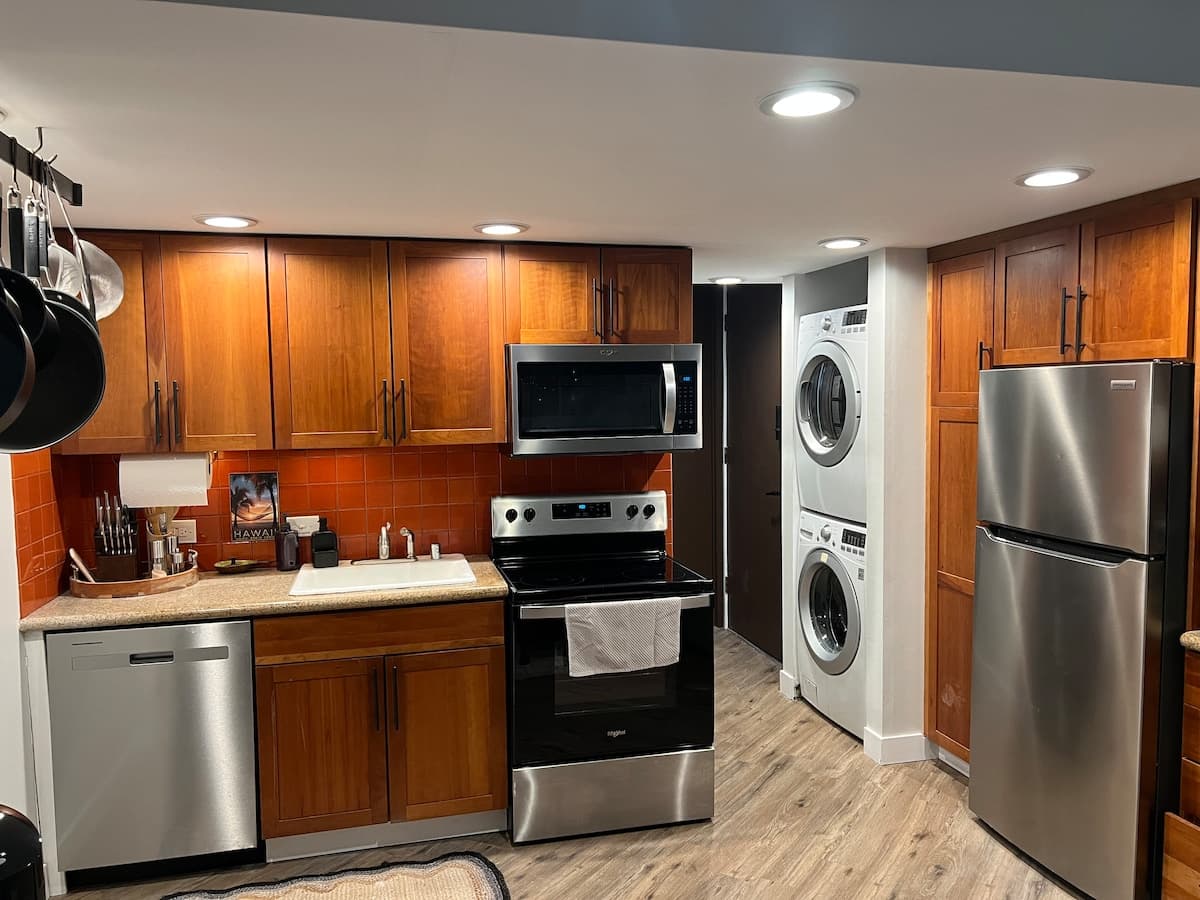 Condo in Honolulu · ★4.89 · 1 bedroom · 2 beds · 1 private bath - Photo 5