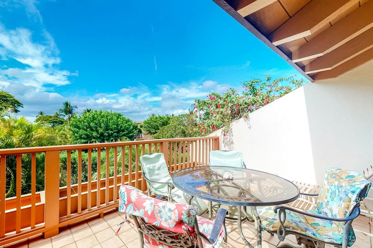 Condo in Kihei · ★4.1 · 2 bedrooms · 3 beds · 2 shared baths - Photo 1