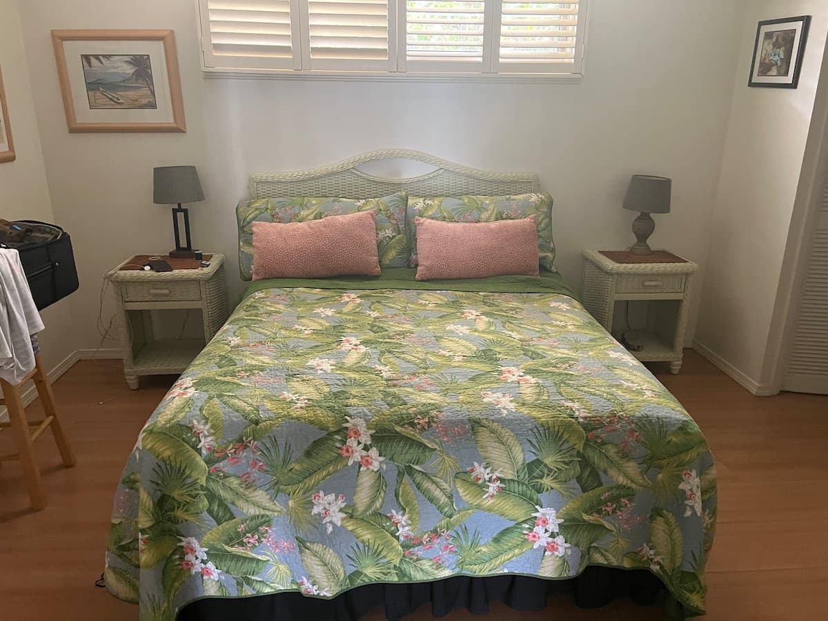 Condo in Kailua-Kona · ★4.83 · 1 bedroom · 3 beds · 2 shared baths - Photo 1