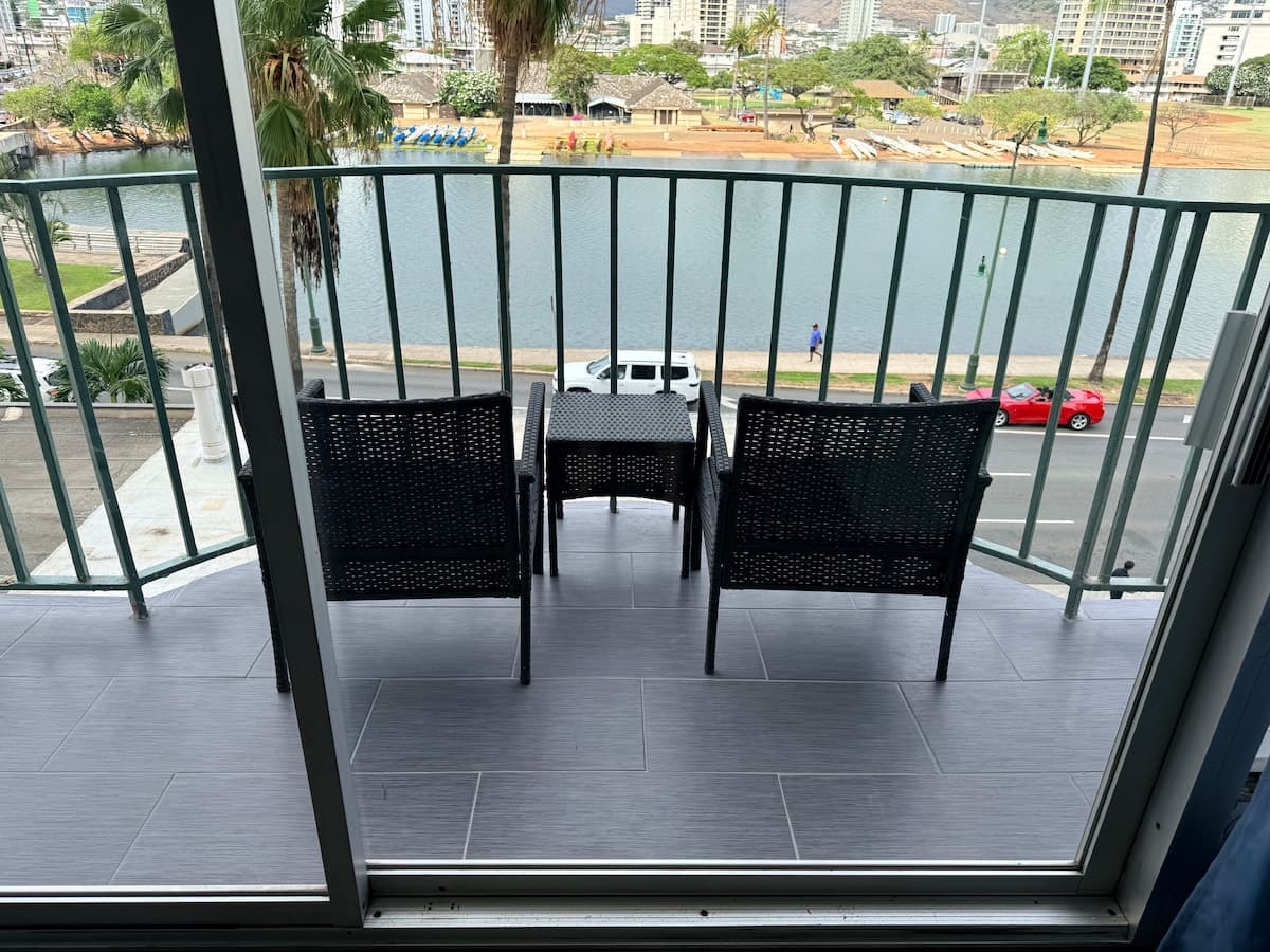 Family Waikiki Apt sleeps 5 FREE parking - Photo 1
