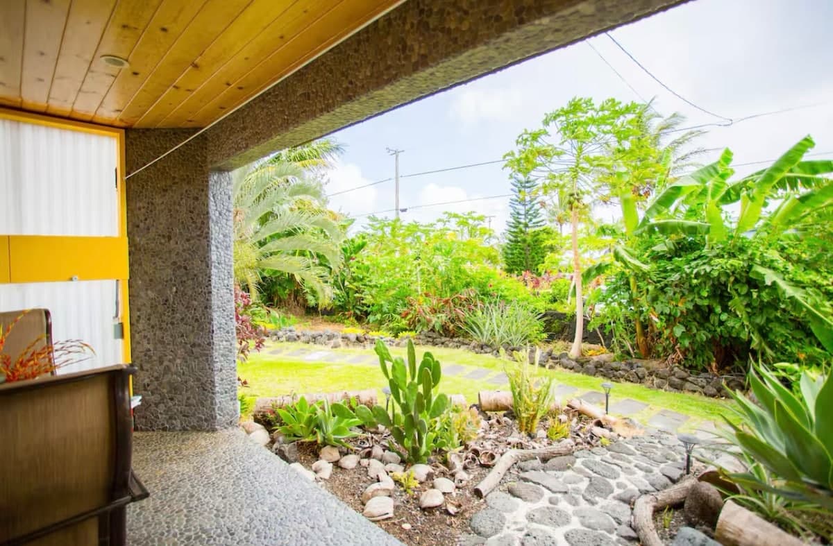Home in Pahoa · ★4.82 · Studio · 1 bed · 1 private bath - Photo 5
